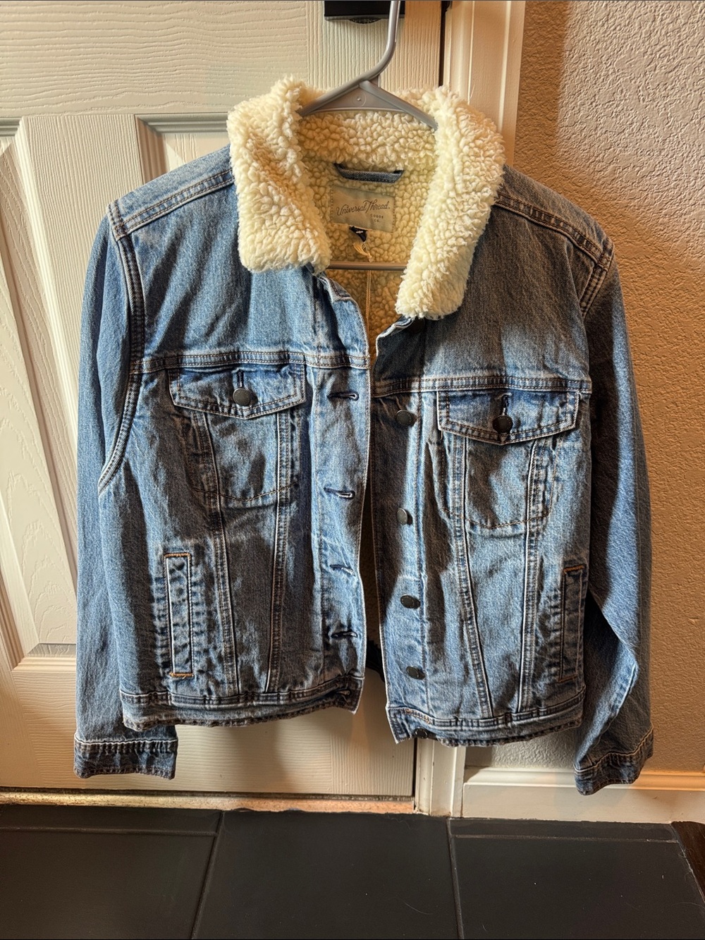Universal Thread Light Blue Denim Jacket with Cream Sherpa Collar